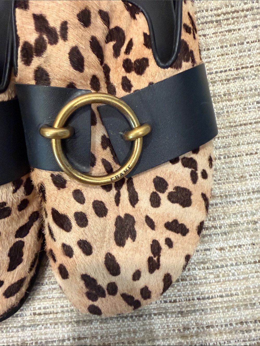 Frame Denim Leopard-Print Slide Mules with Black Strap & Gold Ring 8 1/2 - Picture 4 of 10